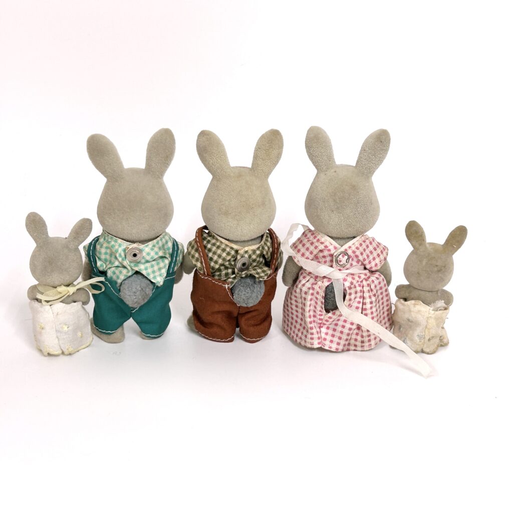 [used] Vintage Grey Rabbit Family Sylvanian Families Calico Critters