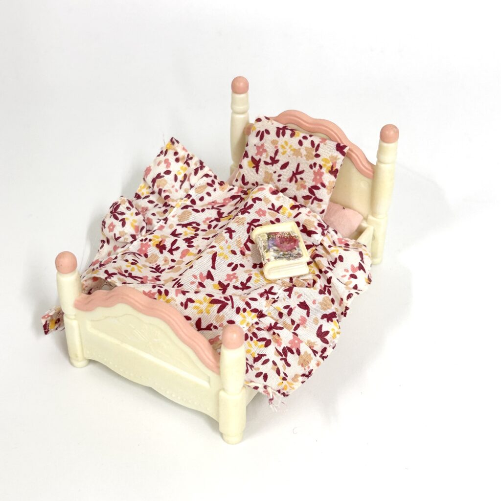 [used] Pink Children's Bed Sylvanian Families Calico Critters