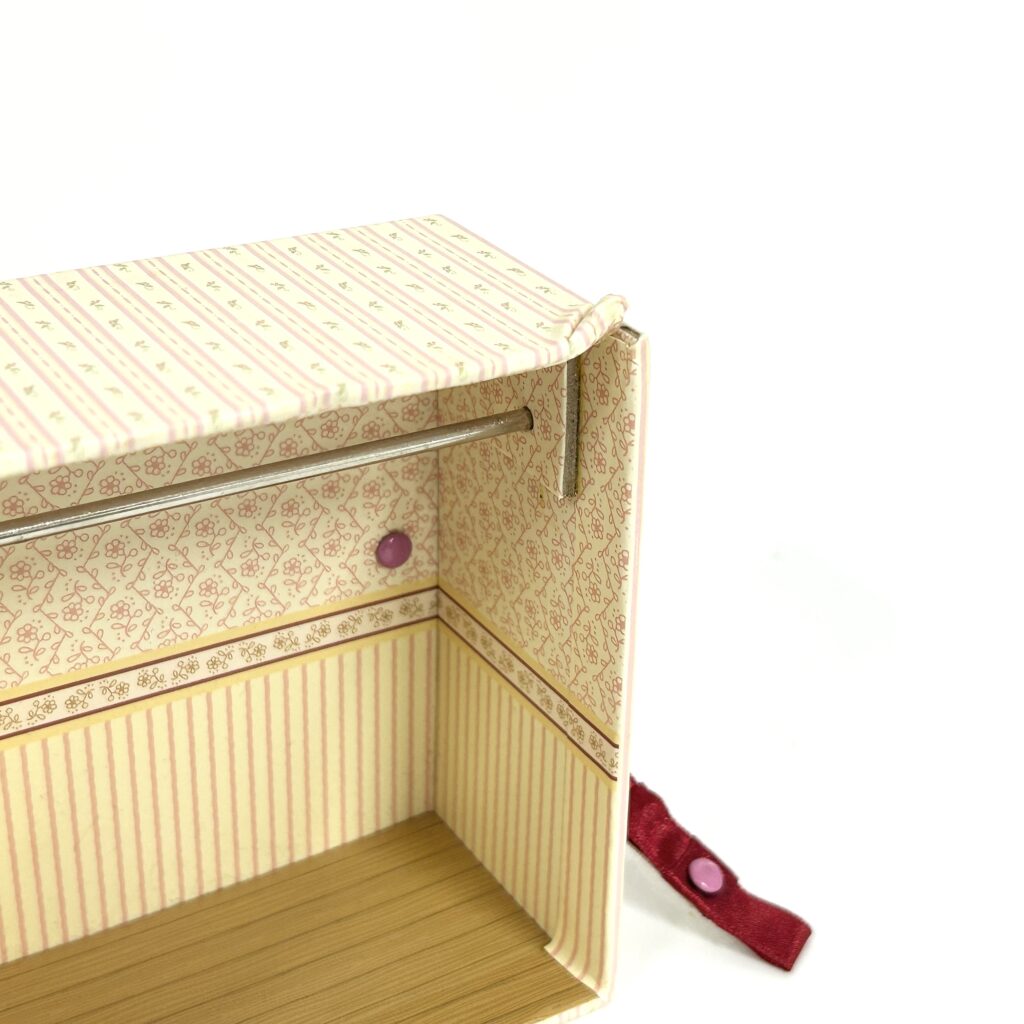 [used] Dresser box Cream Cat Sylvanian Families Calico Critters