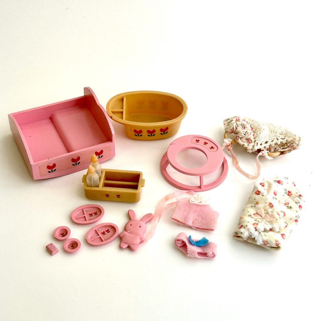 [used] Vintage Baby Care Set Sylvanian Families Calico Critters