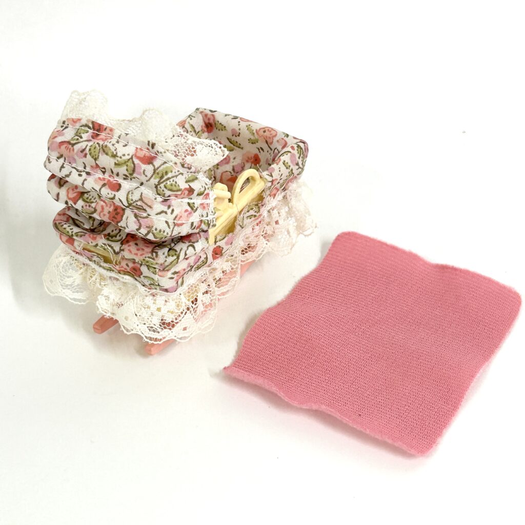 [used] Vintage Urban Life Pink Cradle 1988 A-15 Sylvanian Families Calico Critters