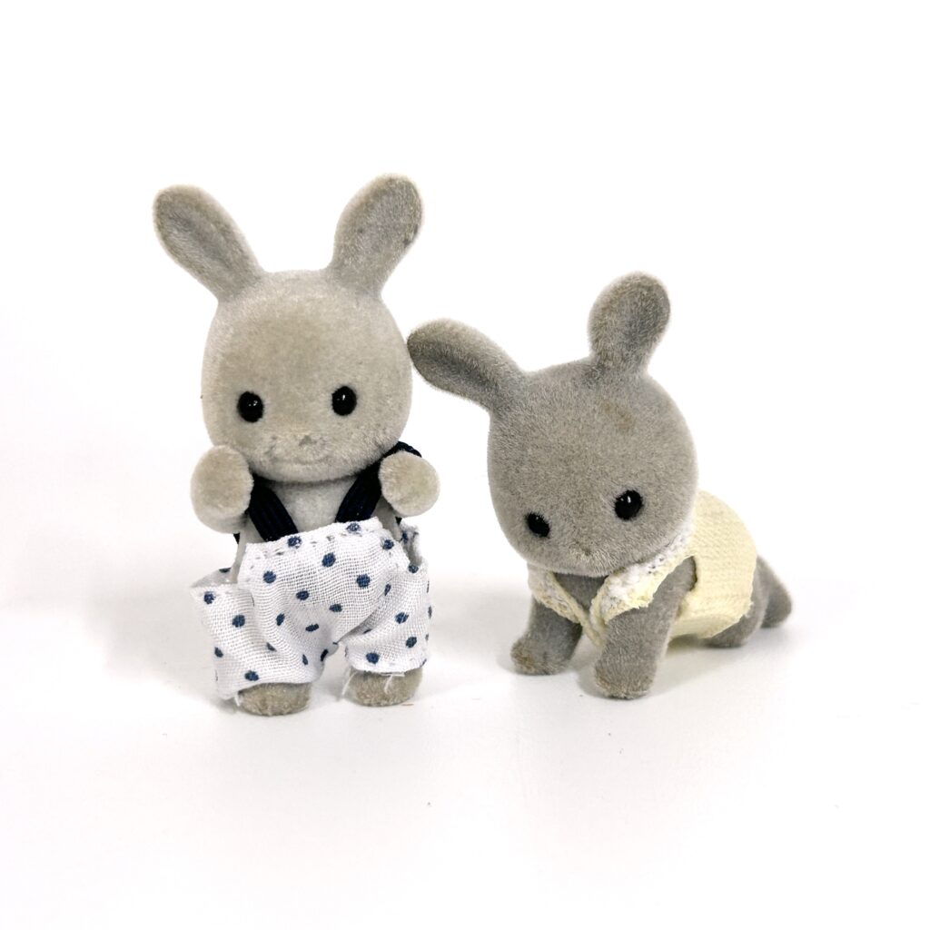 [used] Vintage Grey Rabbit Babies Sylvanian Families Calico Critters