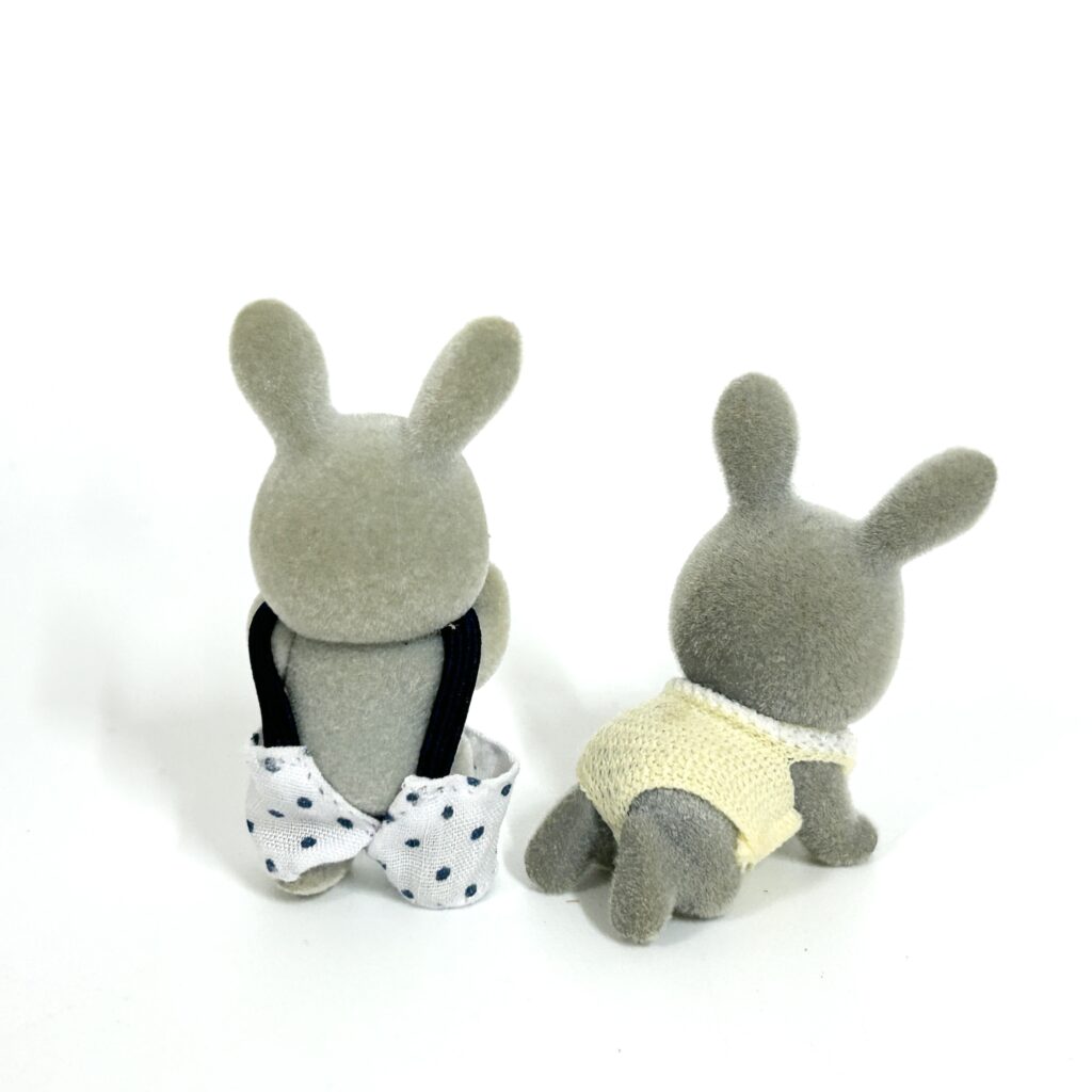 [used] Vintage Grey Rabbit Babies Sylvanian Families Calico Critters