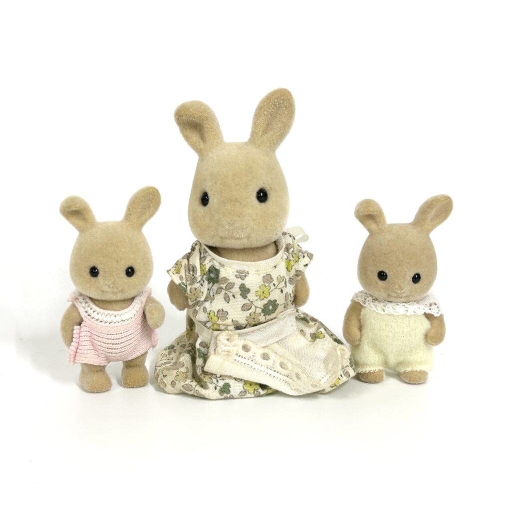 [used] Vintage Ivory Rabbit Girl and Babies Sylvanian Families Calico Critters
