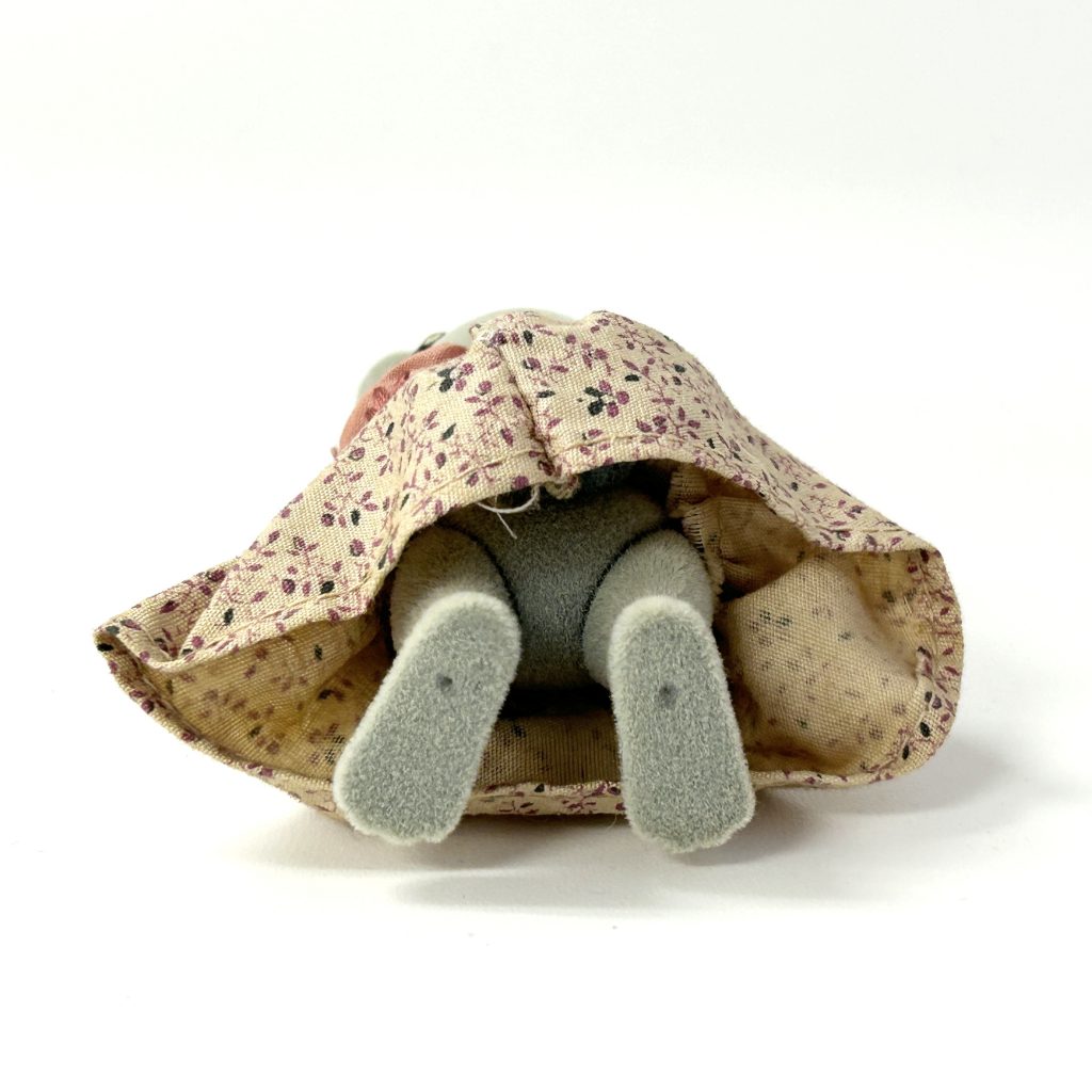 [used] Vintage Gray Rabbit Grandmother 1985 Sylvanian Families Calico Critters