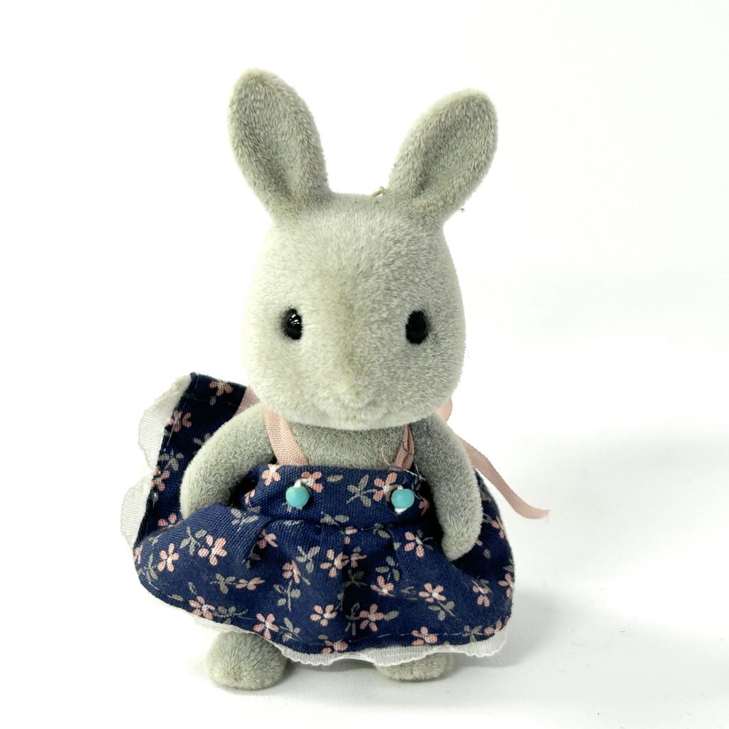 [used] Vintage Gray Rabbit Girl 1985 Sylvanian Families Calico Critters