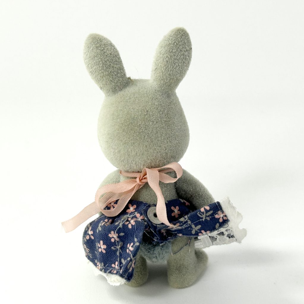 [used] Vintage Gray Rabbit Girl 1985 Sylvanian Families Calico Critters