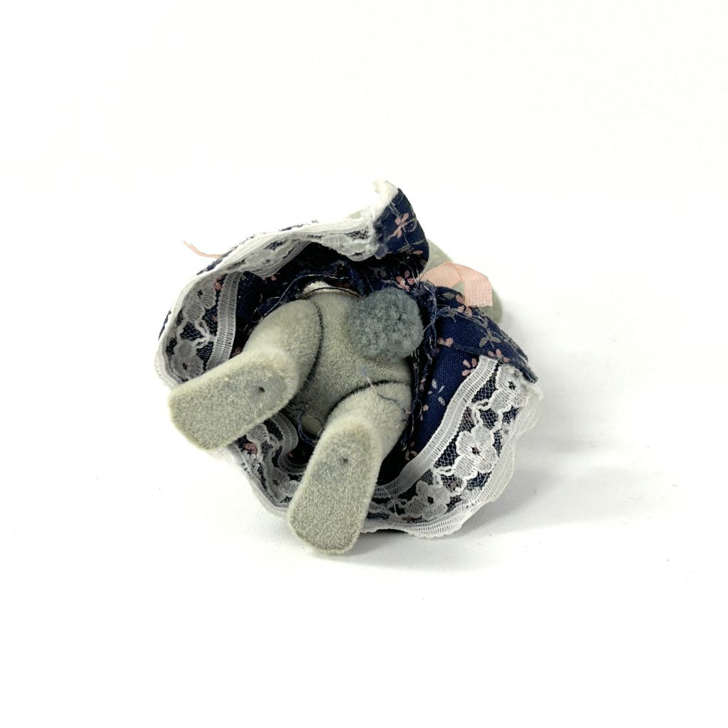 [used] Vintage Gray Rabbit Girl 1985 Sylvanian Families Calico Critters