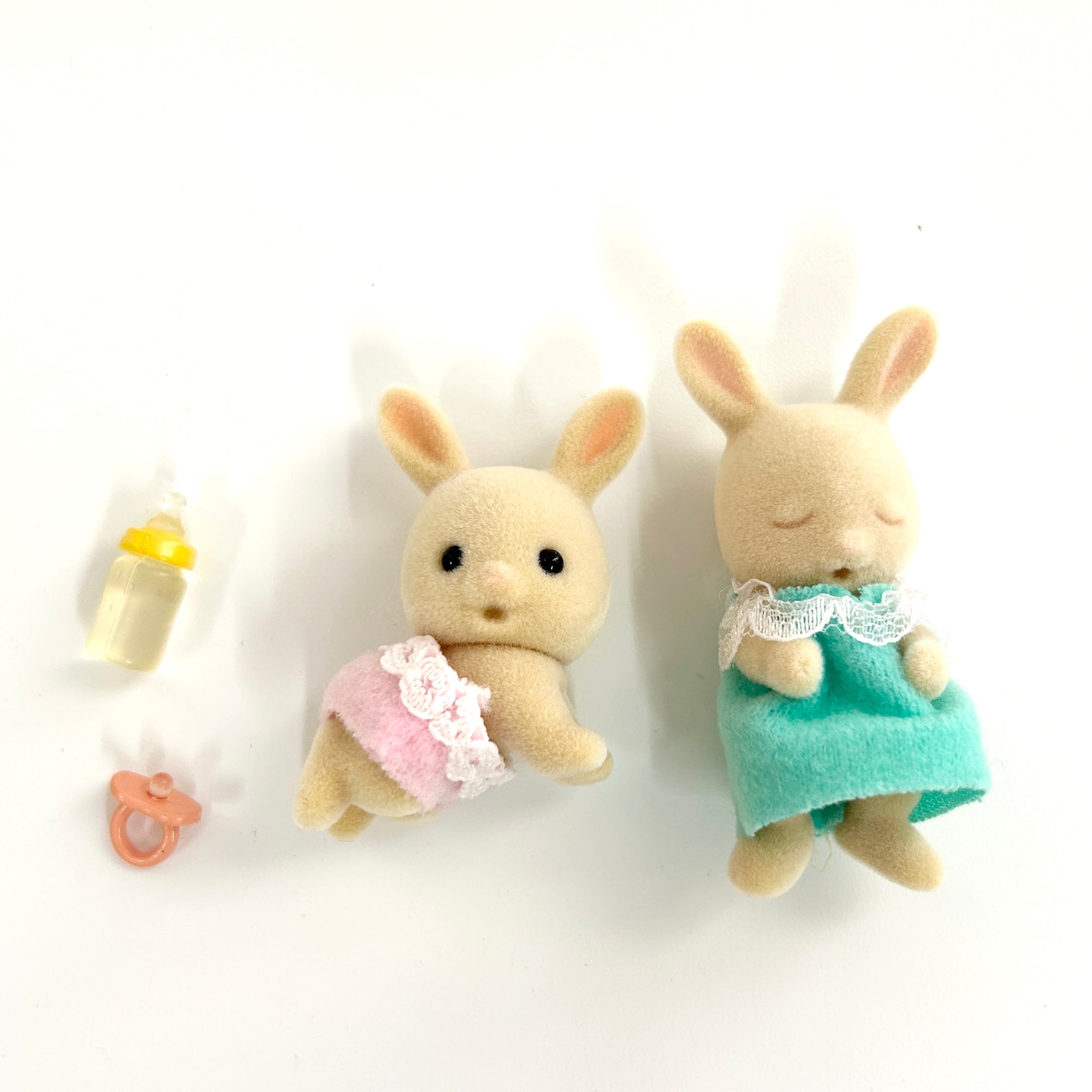 [used] Milk Rabbit Baby Twins Sleeping 2004 U-49 Sylvanian Families Calico Critters
