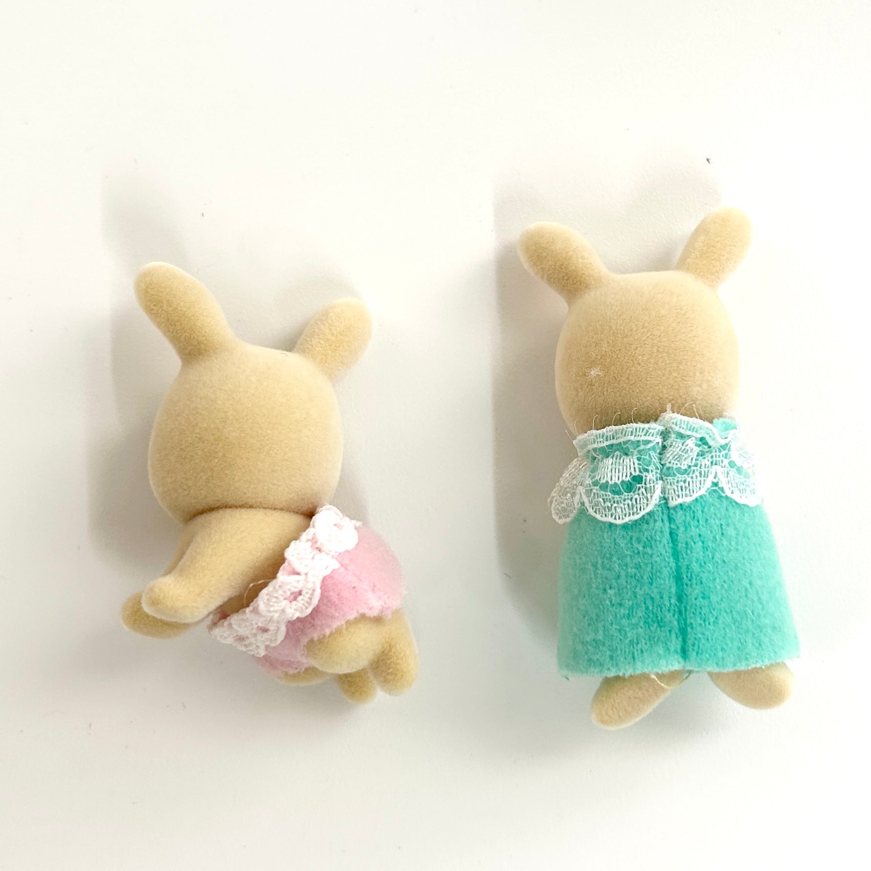 [used] Milk Rabbit Baby Twins Sleeping 2004 U-49 Sylvanian Families Calico Critters