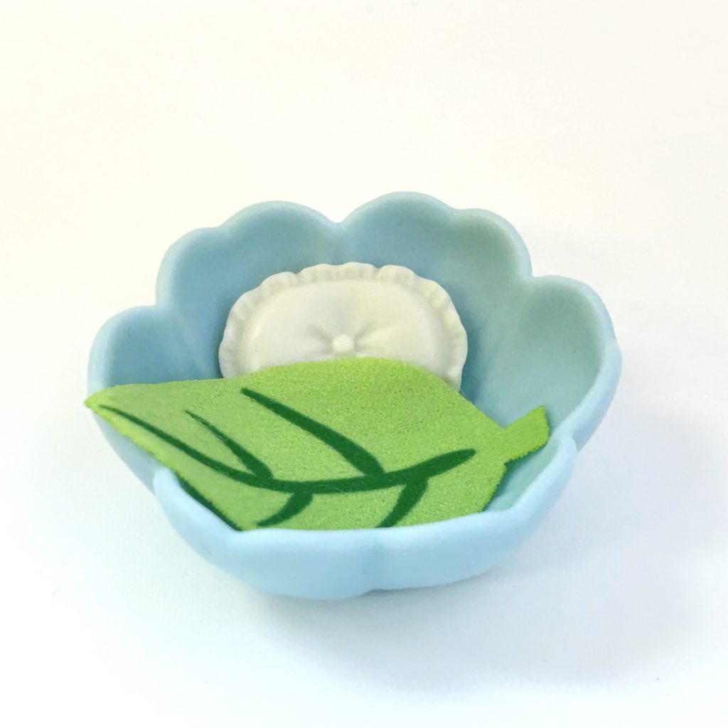 [used] Secret Forest Series Blue Flower Bed Familymart 2023 Sylvanian Families Calico Critters