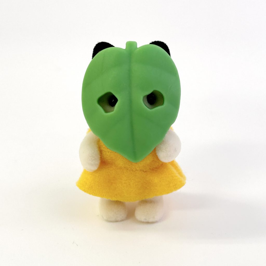 [used] Lets Play In The Forest Series Charcoal Cat Baby 2023 Sylvanian Families Calico Critters