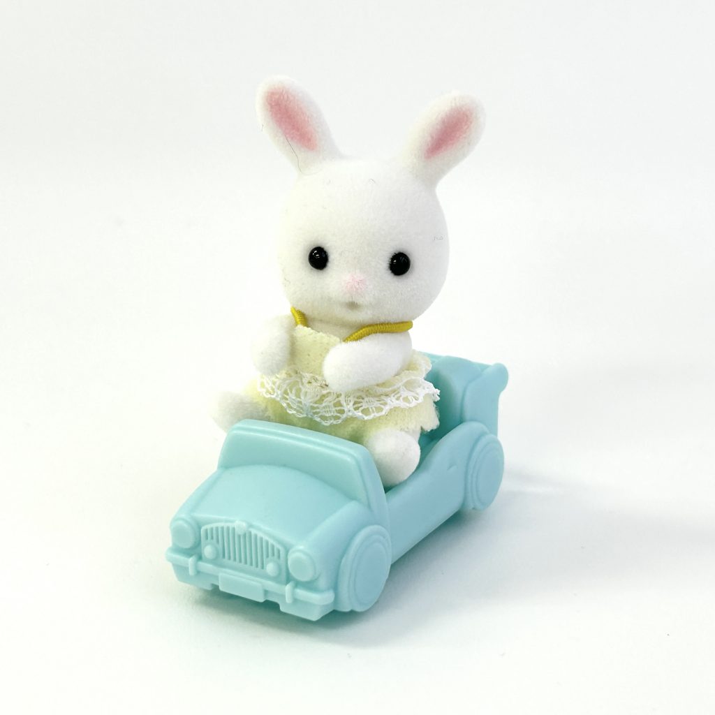 [used] Baby White Rabbit and Blue Push Along Car Sylvanian Families Calico Critters
