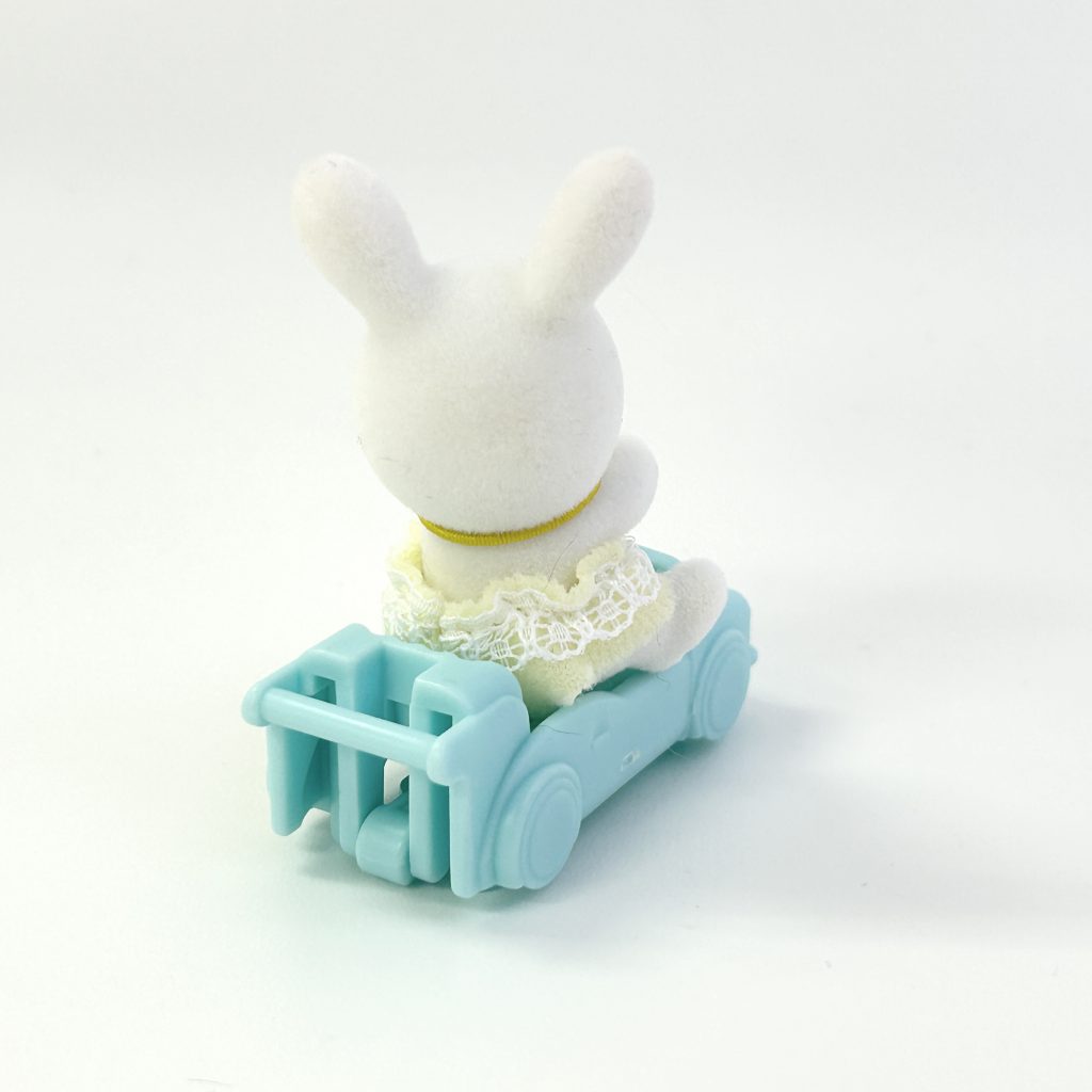 [used] Baby White Rabbit and Blue Push Along Car Sylvanian Families Calico Critters
