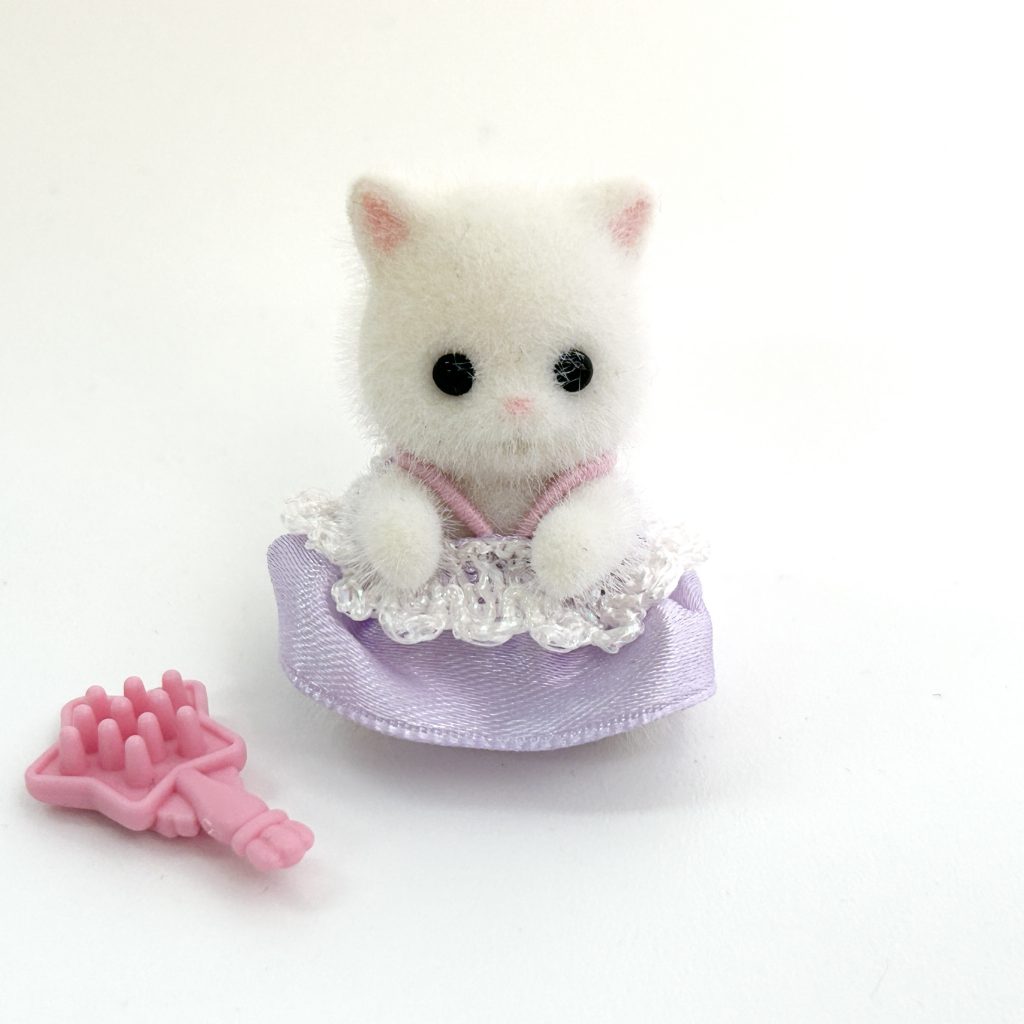 [used] Persian Cat Baby and Brush Sylvanian Families Calico Critters