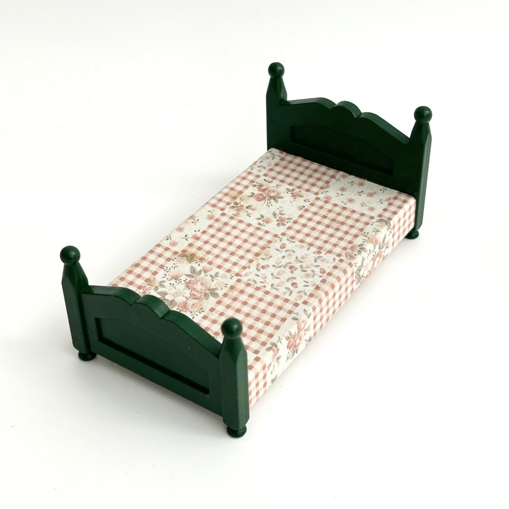 [used] Green Bed (L) Polka Dots White KA-07 Sylvanian Families Calico Critters