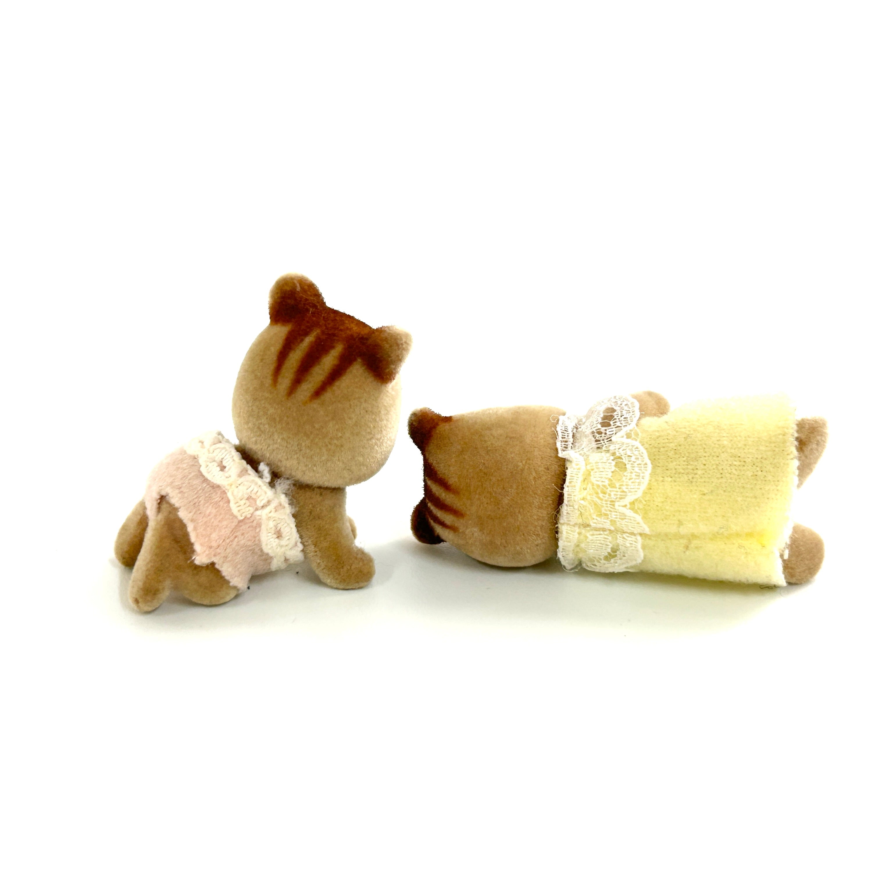 [used] Sleeping Walnut Squirrel Twins Sylvanian Families Calico Critters