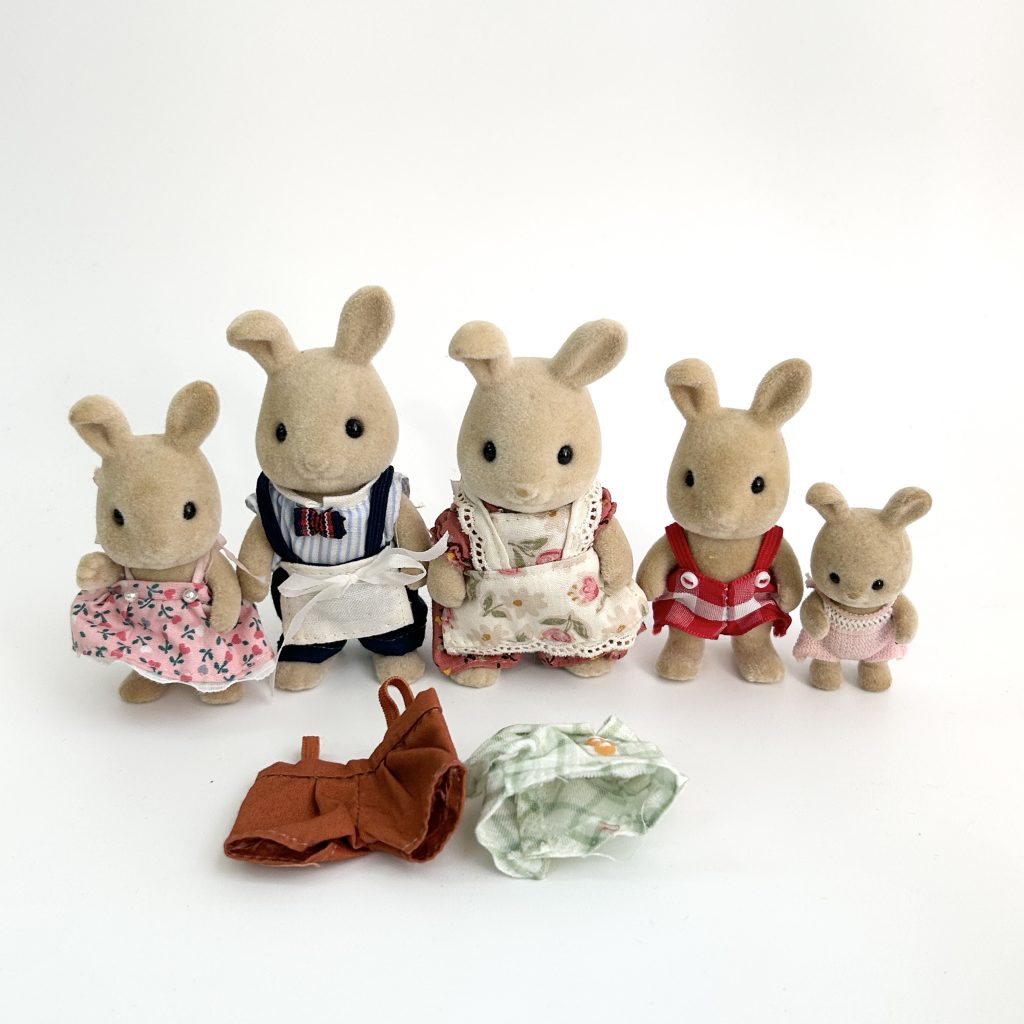 [used] Vintage Ivory Rabbit Family Sylvanian Families Calico Critters