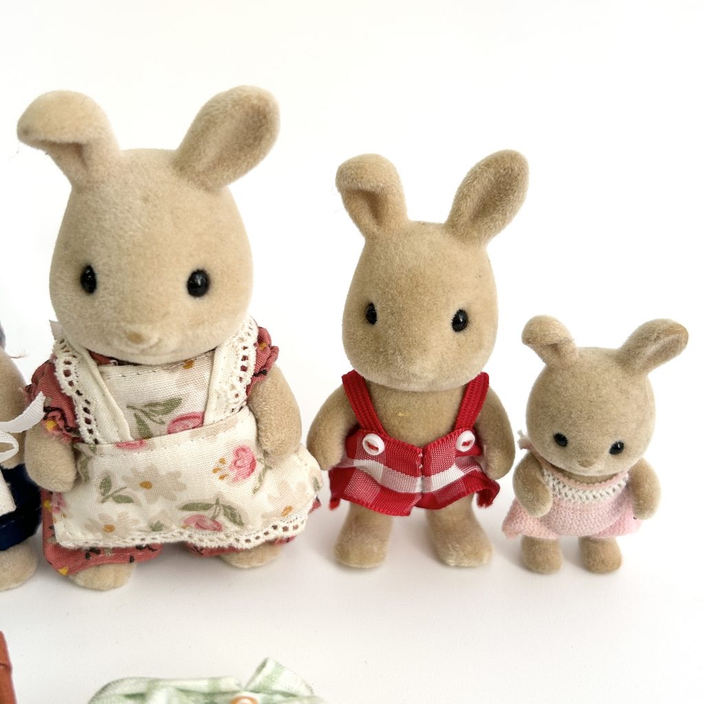 [used] Vintage Ivory Rabbit Family Sylvanian Families Calico Critters