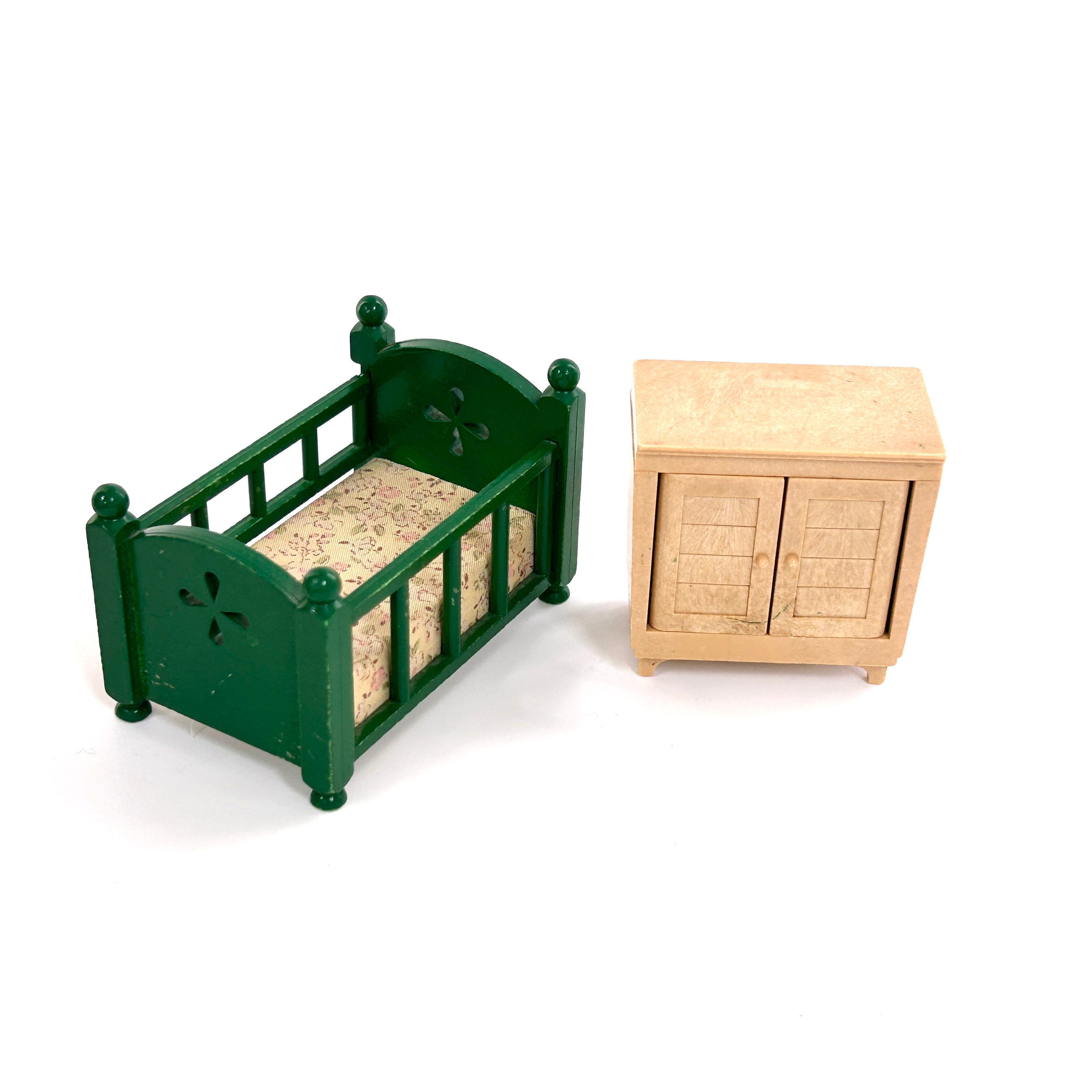 [used] Vintage Green Baby Bed and Kitchen Counter Sylvanian Families Calico Critters