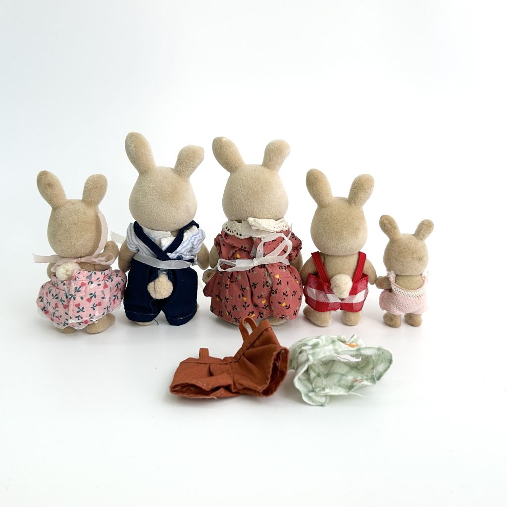 [used] Vintage Ivory Rabbit Family Sylvanian Families Calico Critters