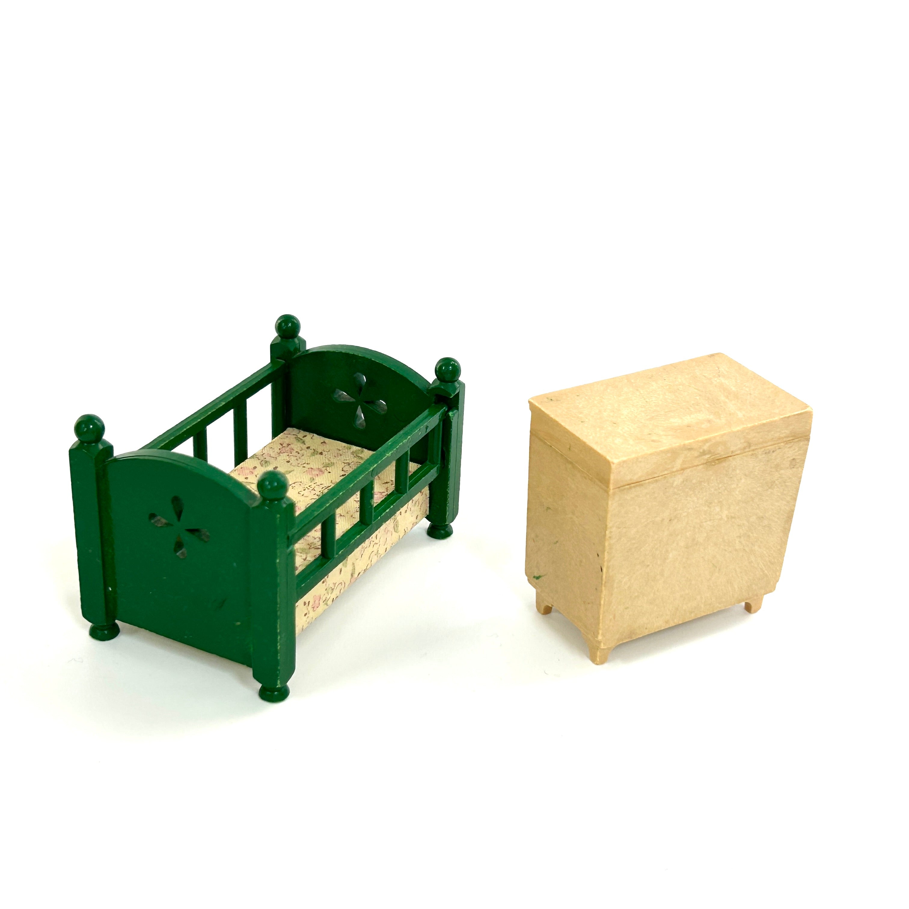 [used] Vintage Green Baby Bed and Kitchen Counter Sylvanian Families Calico Critters