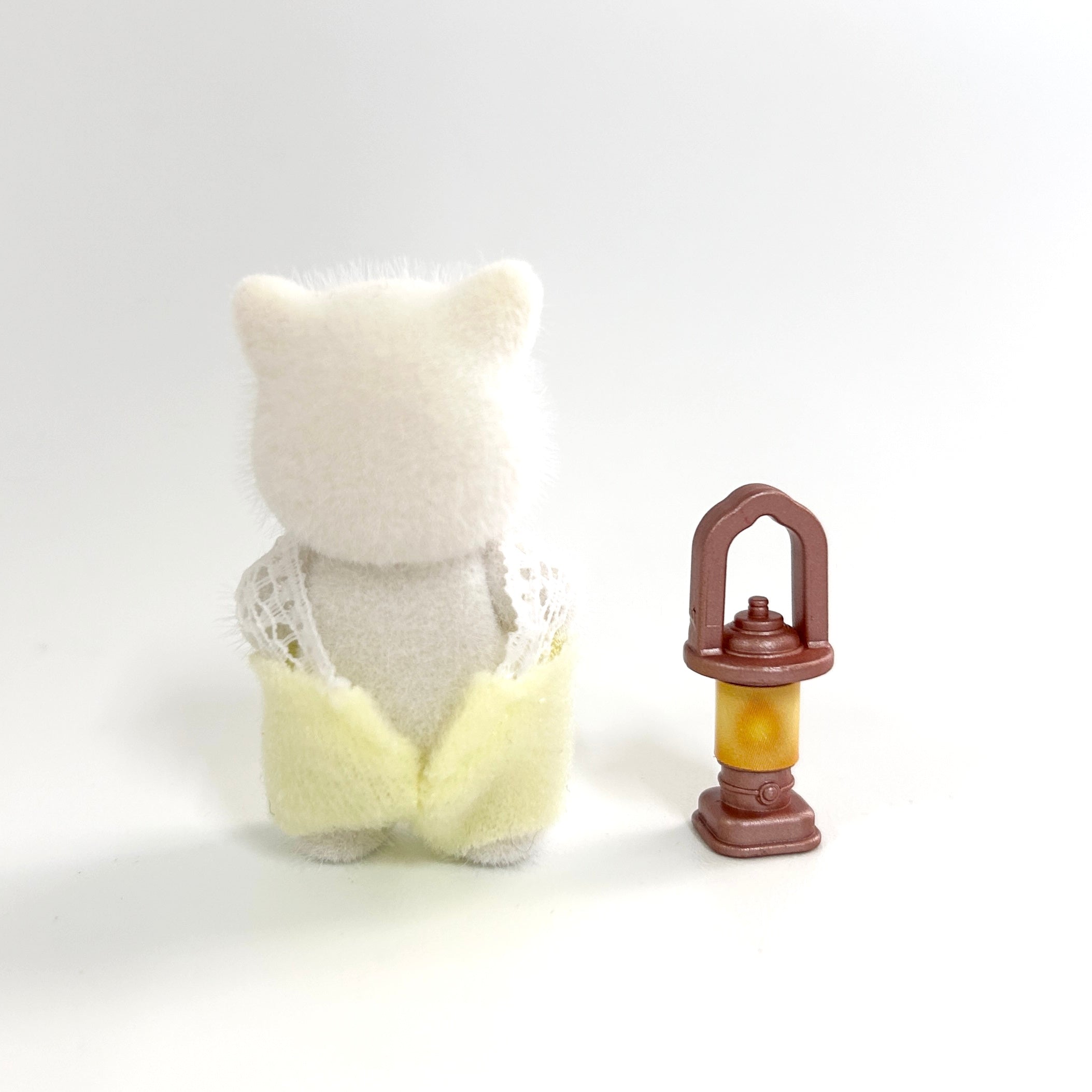 [used] Baby Camping Series Persian Cat Baby with Lamp Sylvanian Families Calico Critters
