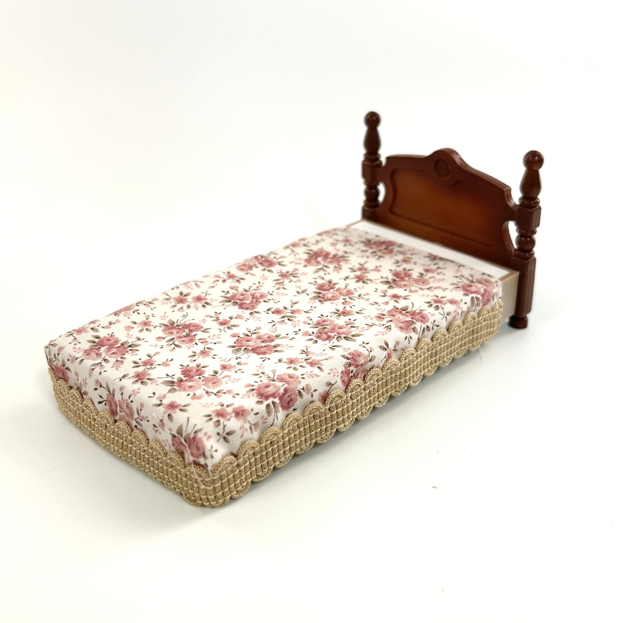 [used] Urban Life Sweet Bed Sylvanian Families Calico Critters