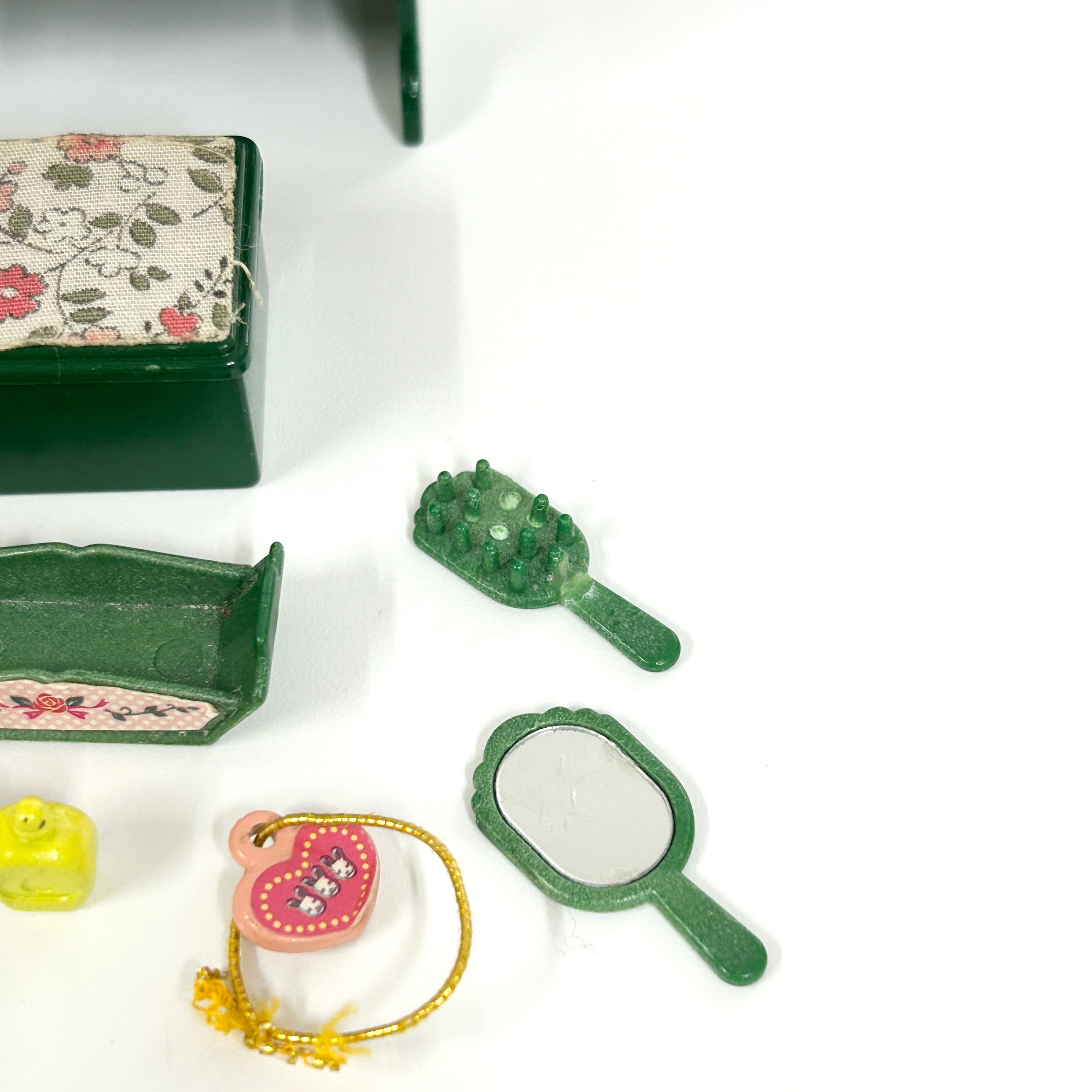 [used] Vintage Green Dresser Set 1995 KA-69 Sylvanian Families Calico Critters