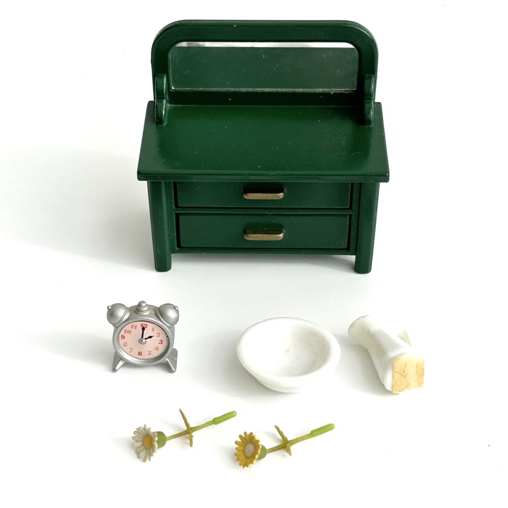 [used] Green Bedside Table Set Sylvanian Families Calico Critters