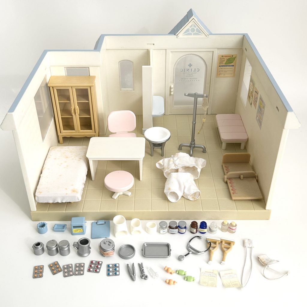 [used] Country Clinic H-01 Sylvanian Families Calico Critters