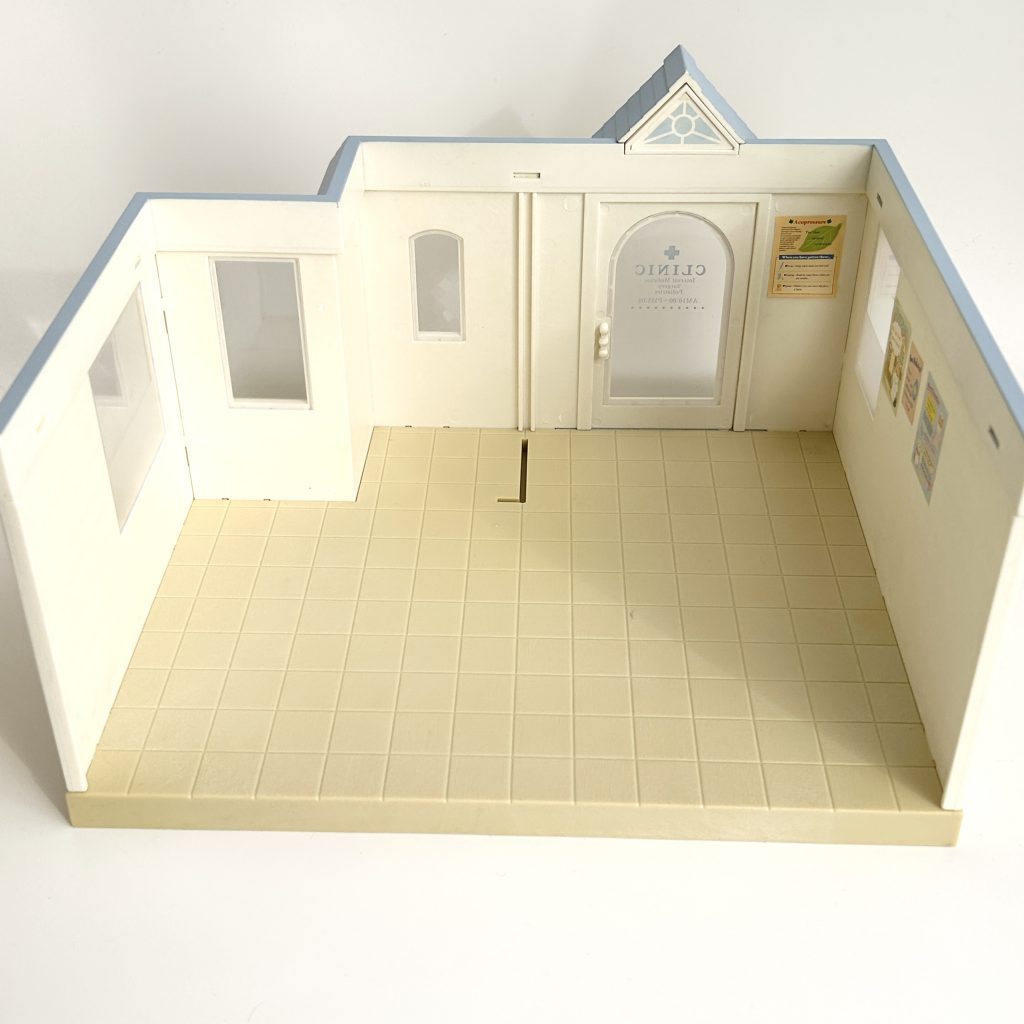 [used] Country Clinic H-01 Sylvanian Families Calico Critters