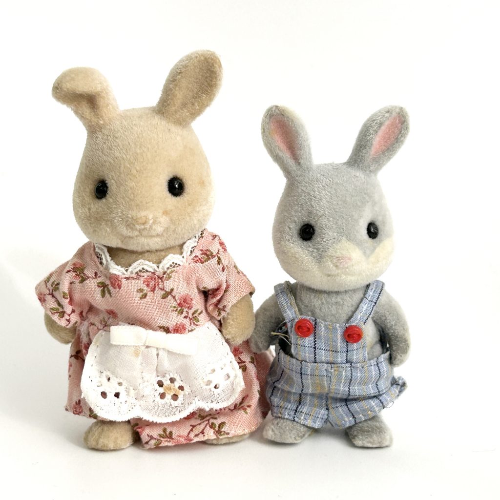 [used] Ivory Rabbit Mother Cottontail Rabbit Boy Sylvanian Families Calico Critters