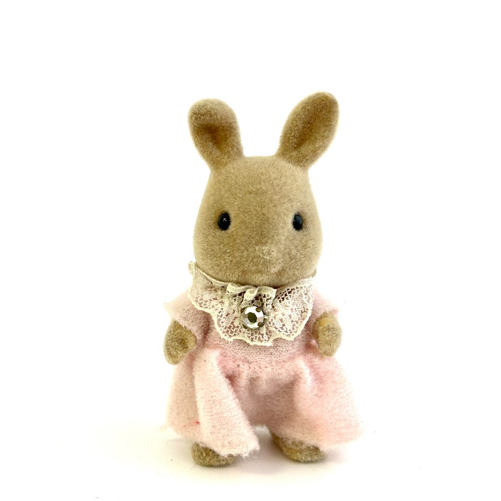 [used] Vintage Ivory Rabbit Girl Sylvanian Families Calico Critters