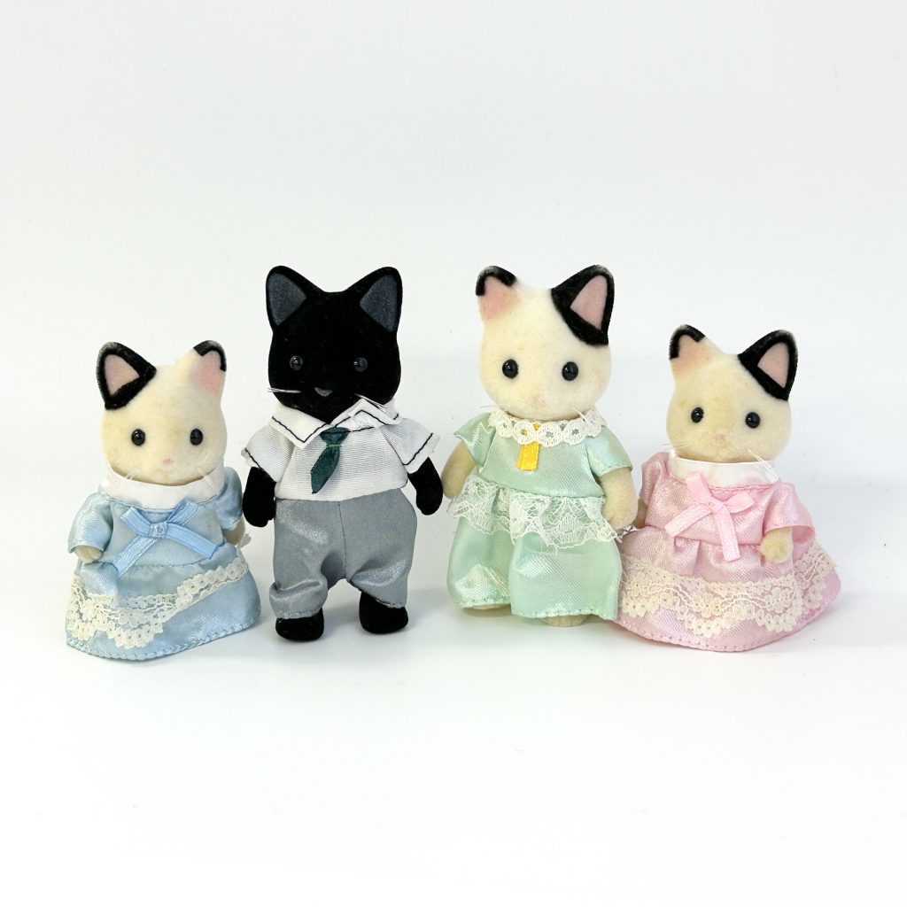 [used] Charcoal Cat Family Sylvanian Families Calico Critters
