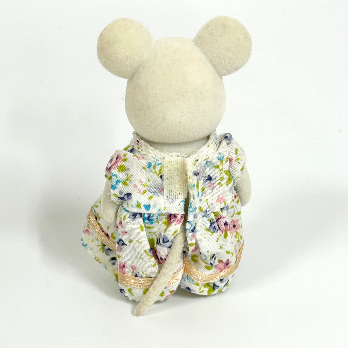 [used] Marshmallow Mouse Mother Sylvanian Families Calico Critters