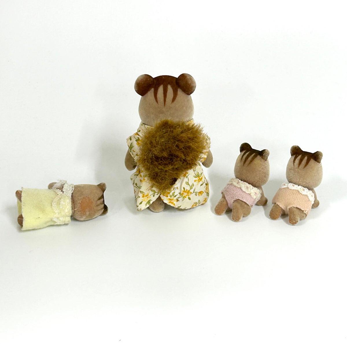 [used] Walnut Squirrel Mother Sleeping Baby Sylvanian Families Calico Critters
