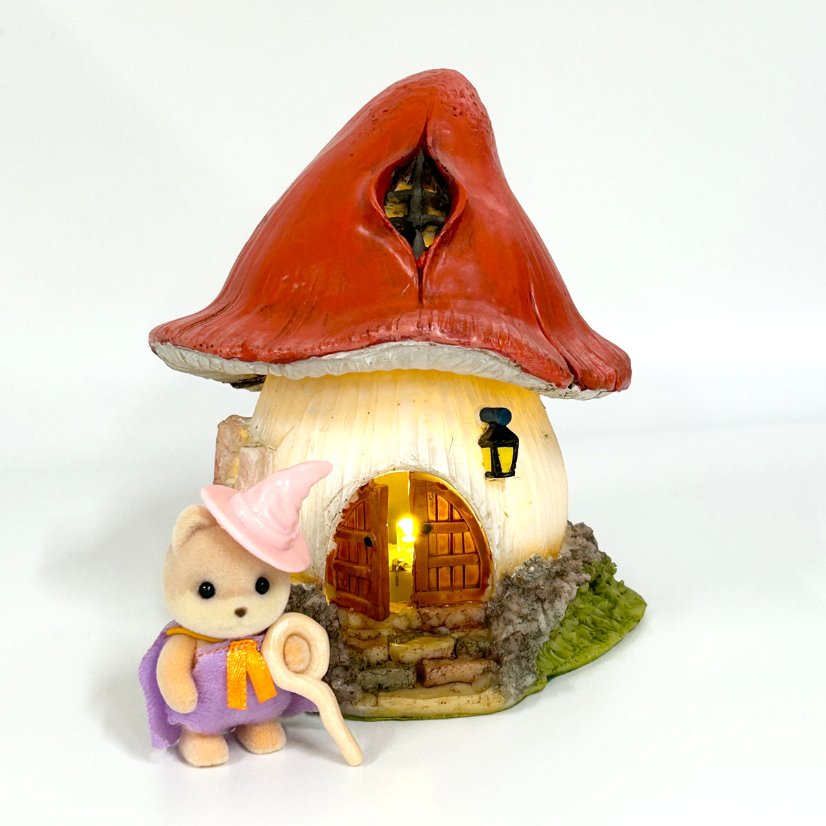 Mushroom House - Bell Roof Natural Kitchen