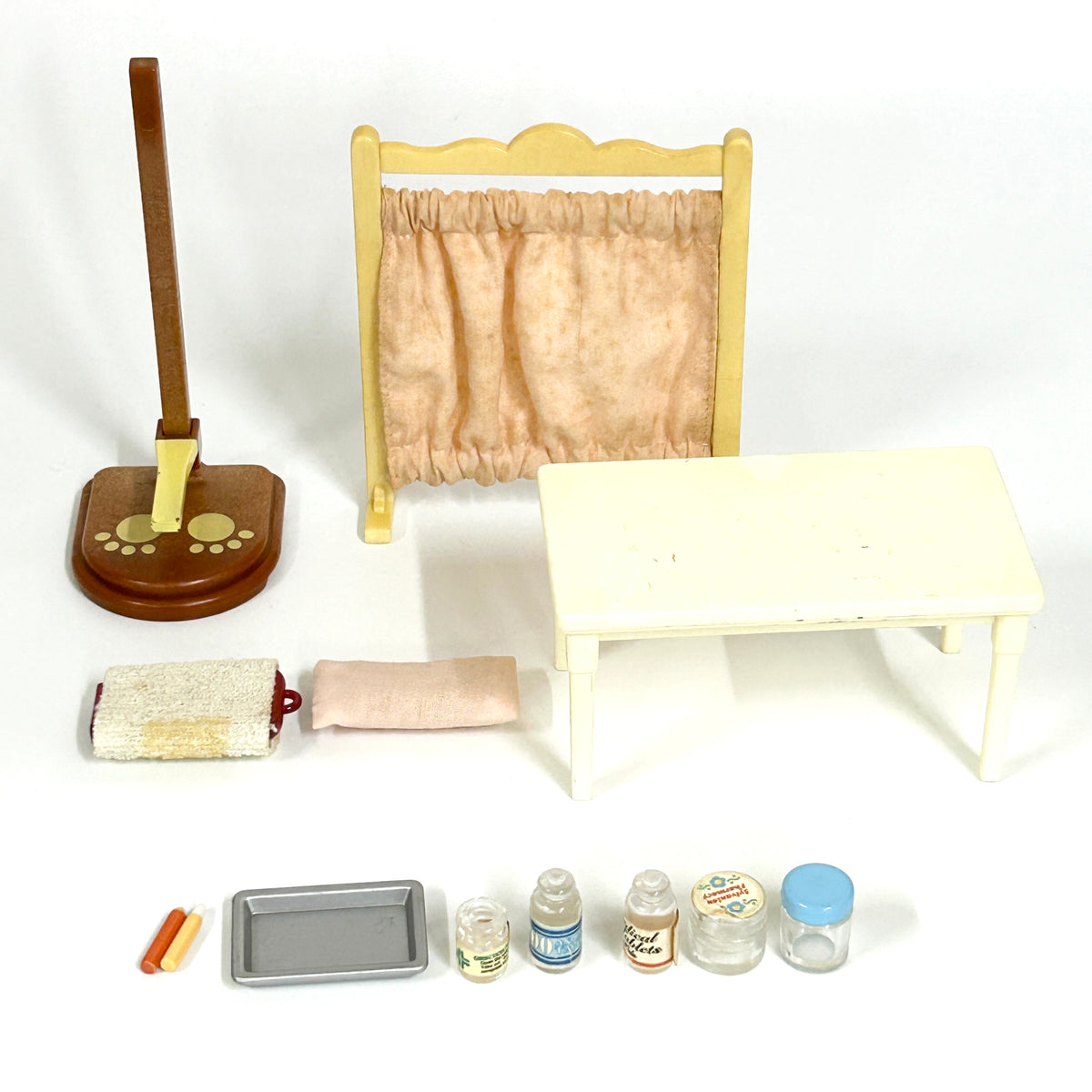 [used] School Nurse's Office Furniture and Accessories Set Sylvanian Families Calico Critters