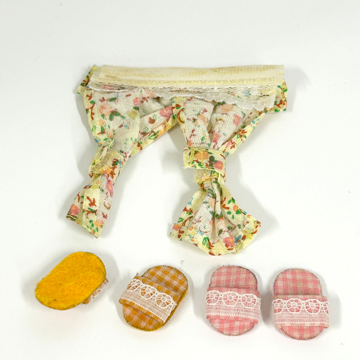 [used] Curtain and Slippers Set Sylvanian Families Calico Critters