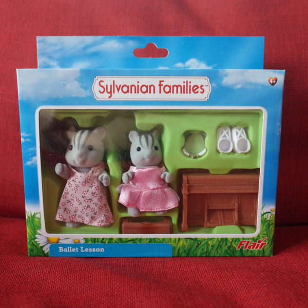 BALLET LESSON Squirrel 4489 Flair Retired Sylvanian Families