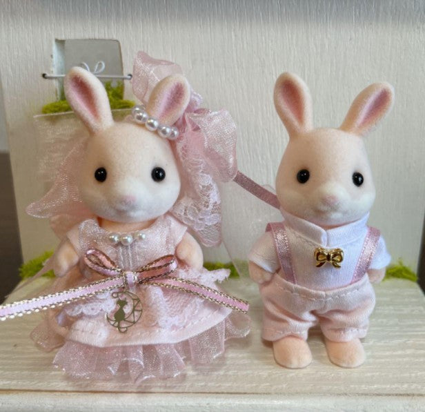 Robe à la main pour Couple de lapin Epoch Japon